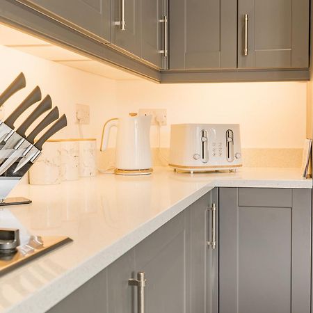 Beautifully Done 5 Bed Barn Conversion In Heswall - Sleeps Up To 10 Dış mekan fotoğraf